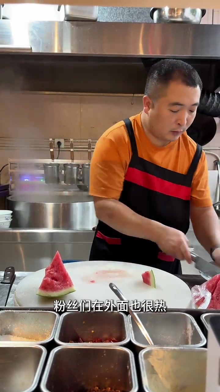 我的高温日志|80后羊肉炉大厨:盛夏烟火里的热辣坚守