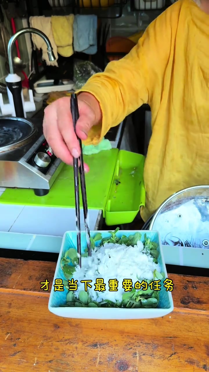 这个世界没有真正快乐的人，只有想得开，看得开的。所有的山穷水尽都藏着峰回路转，就算是一地鸡