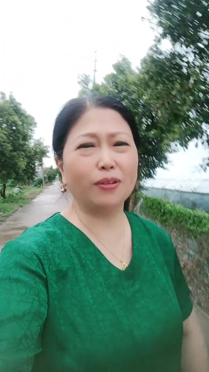 吃过晚饭，闲来无事，随手自拍记录生活