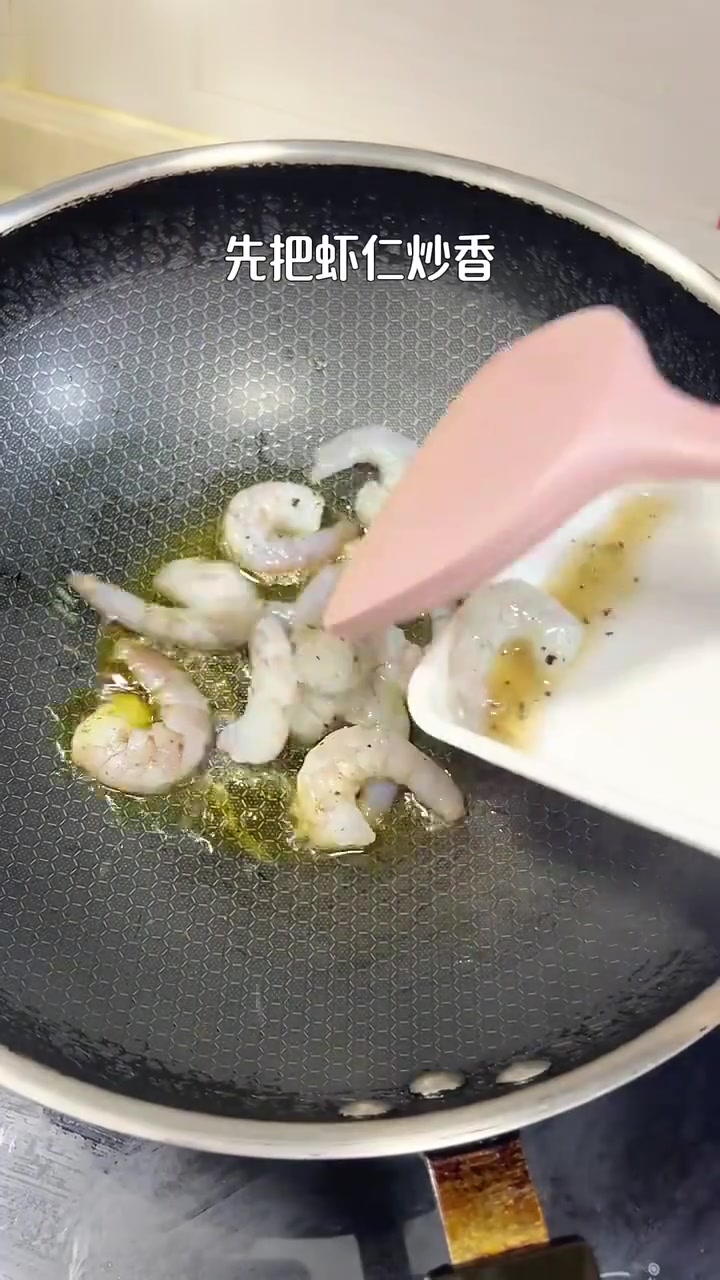 上班带饭第273天:彩椒炒虾仁,清脆爽口又营养美味