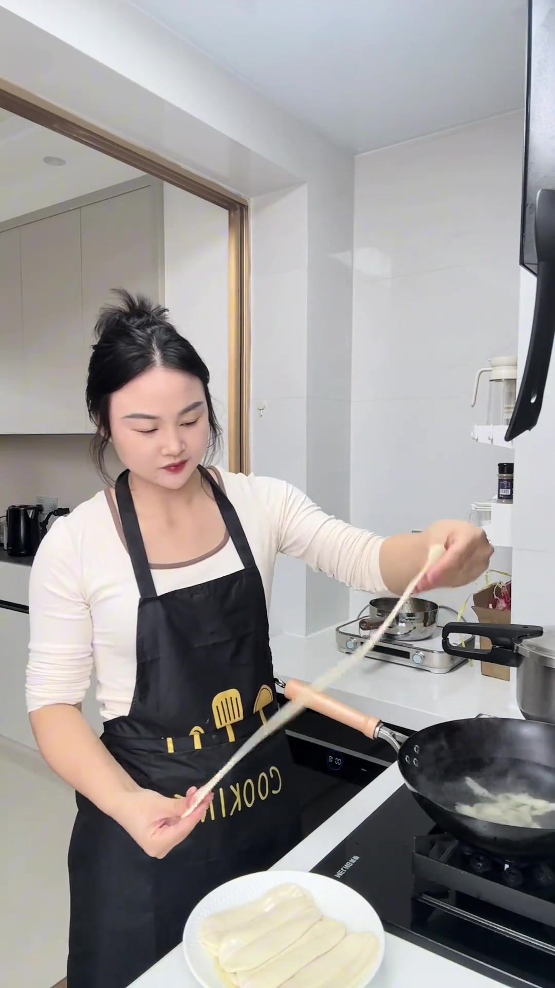 今日自制拉面，牛肉汤底超有嚼劲，好吃！