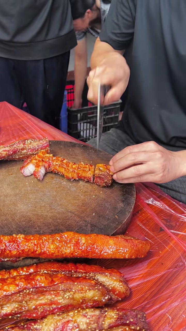 今天又接到一个农村的酒席订单，顺便带你们看一下广西的农村酒席上都有什么菜