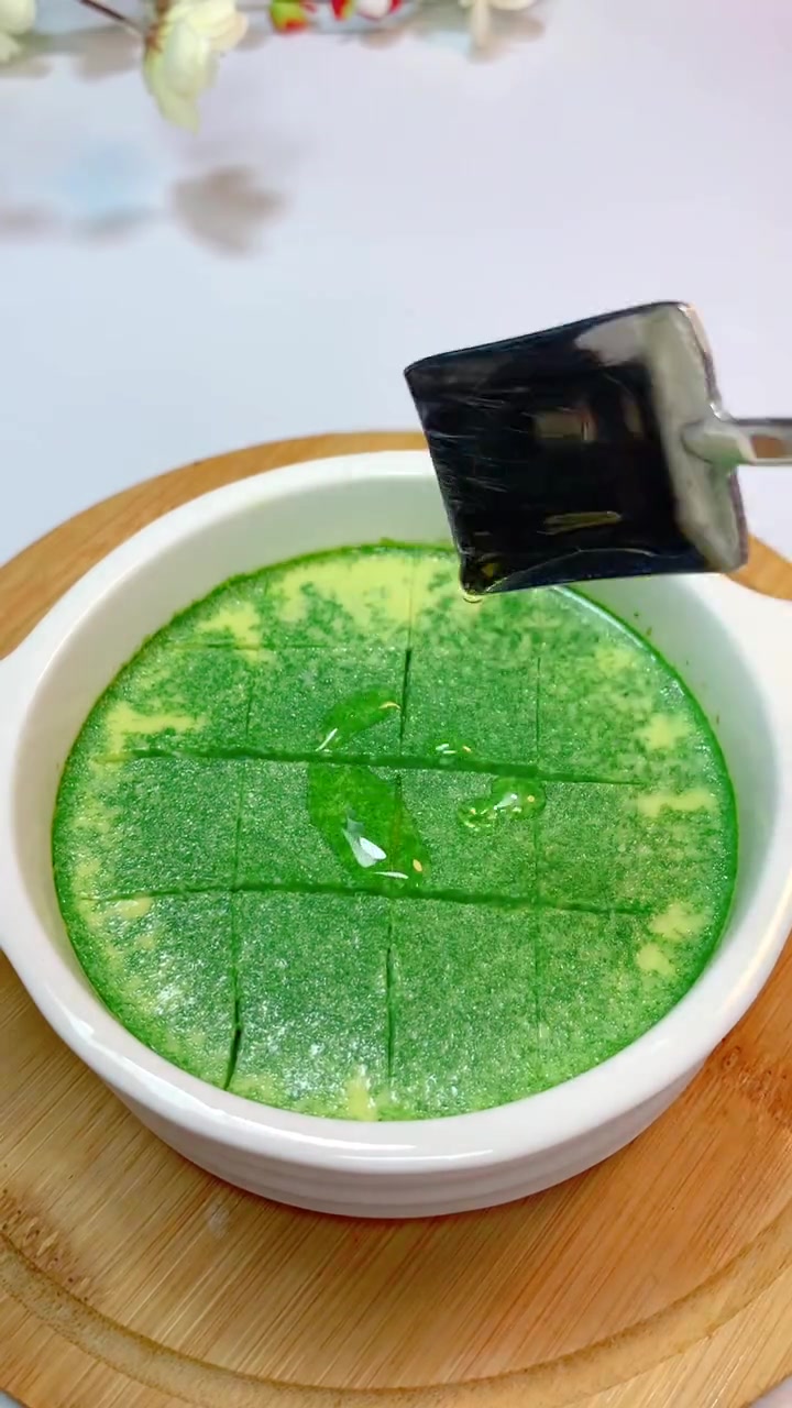 孩子不爱吃菜？试试菠菜蛋羹，嫩滑好吃！