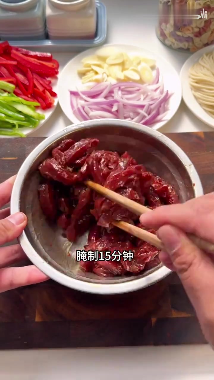 爱吃面条的宝子，试试黑椒牛肉炒面，超爽！