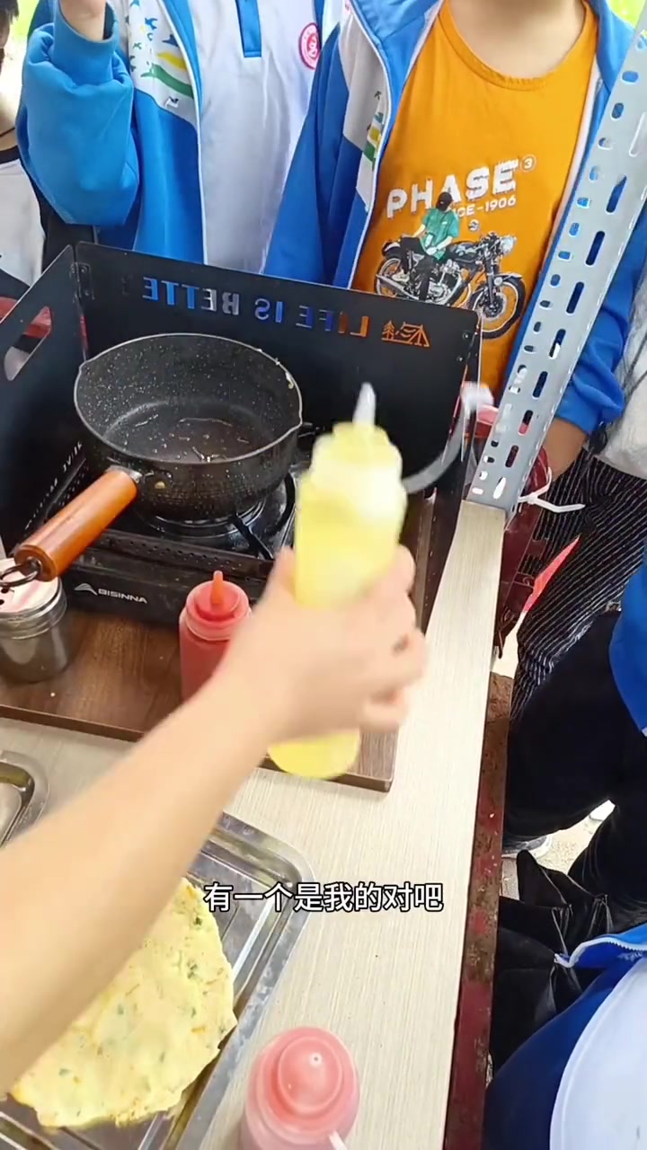 老板老板，我要鸡蛋饼，我要鸡蛋饼，鸡蛋饼卖的太好了