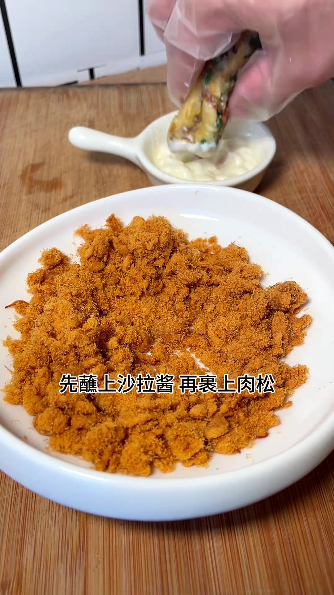 今日用吐司面包做肉松卷,烤蛋挞,简单美味!