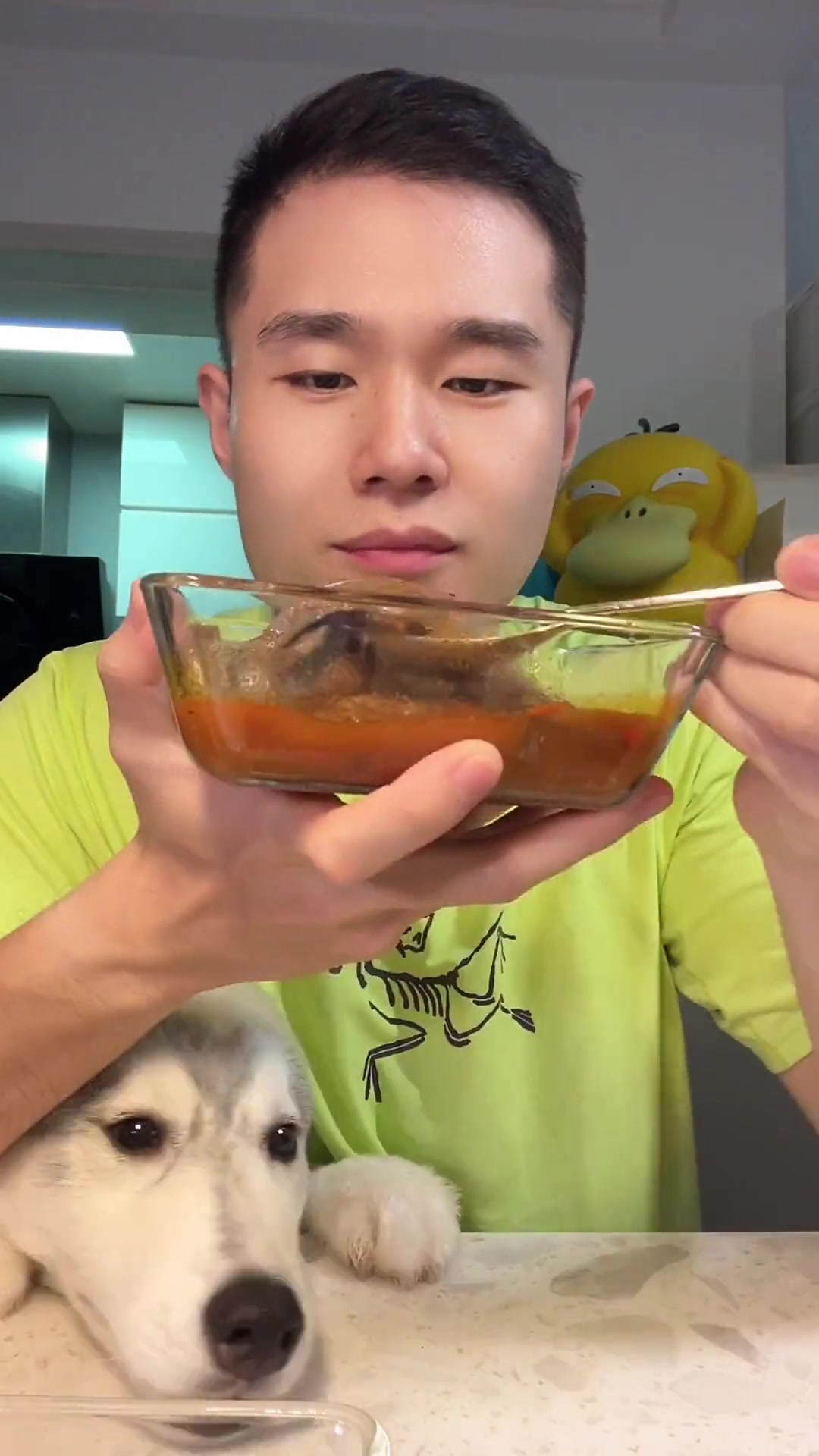 今晚晚餐蒜香辣鸭血配牛排还有炒丝瓜超香