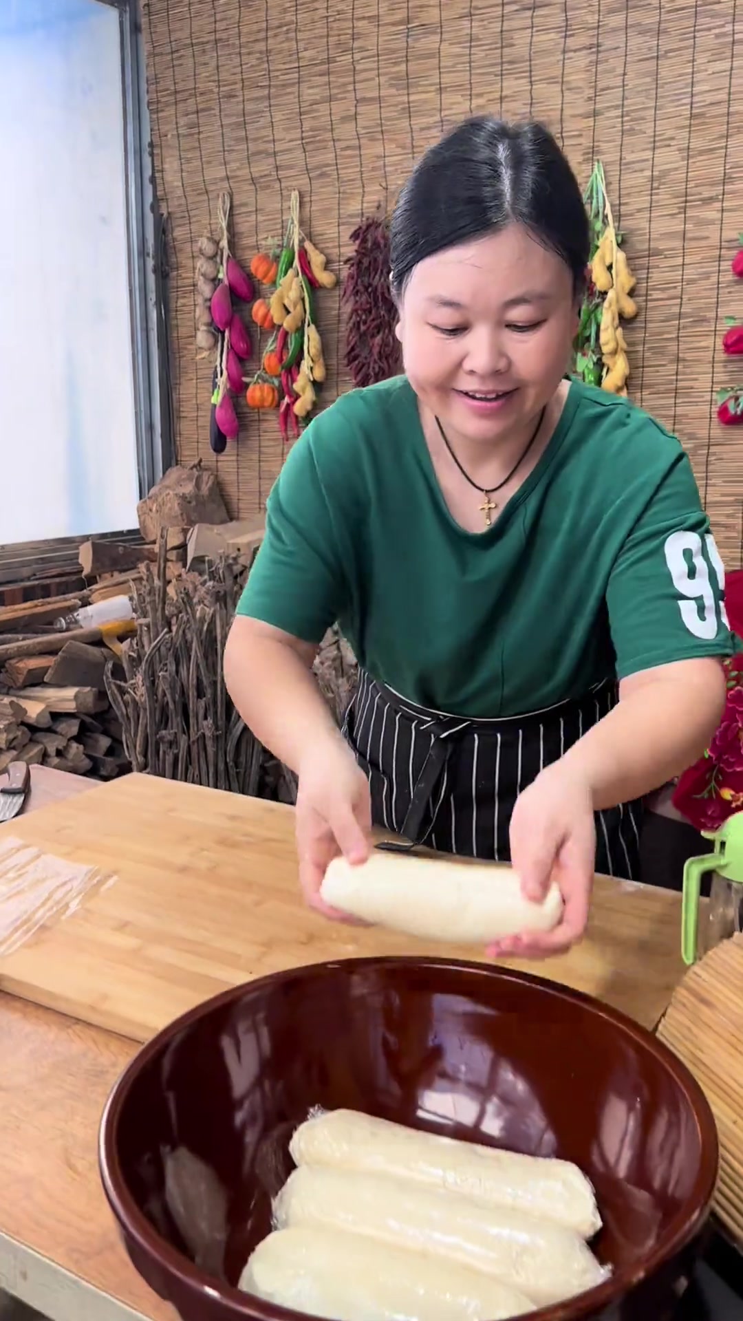 河南特色炸油条做法简单,全家爱吃,放凉不硬