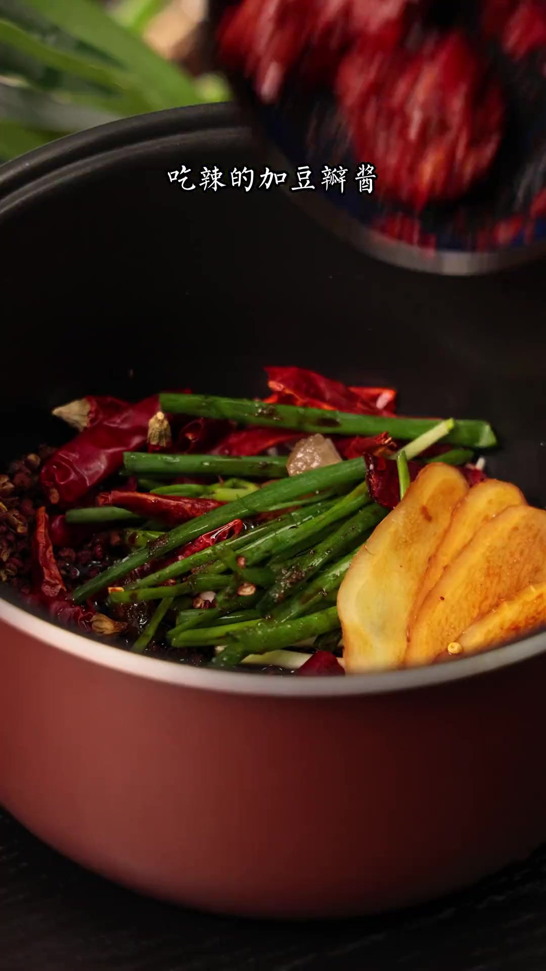 出去摆摊都没问题的麻辣鸭脖,在家用电饭锅就能做,快喊你姓王的朋友给你做!