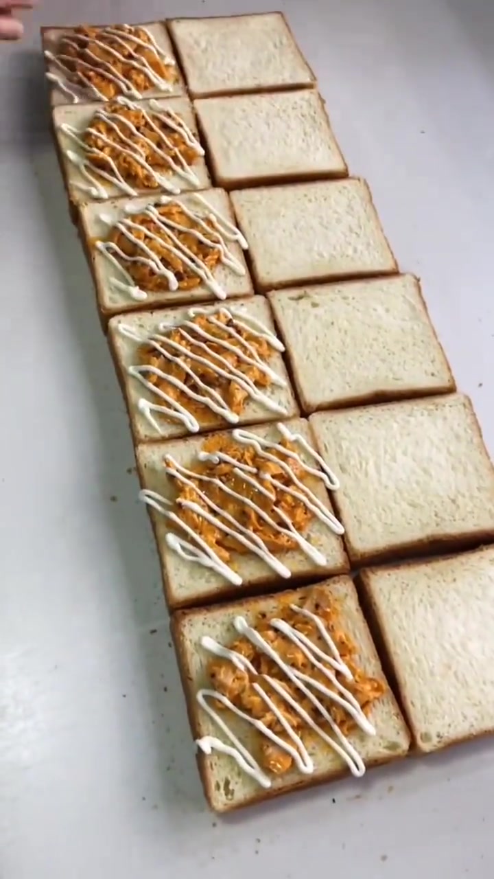 芝士香辣鸡肉三明治