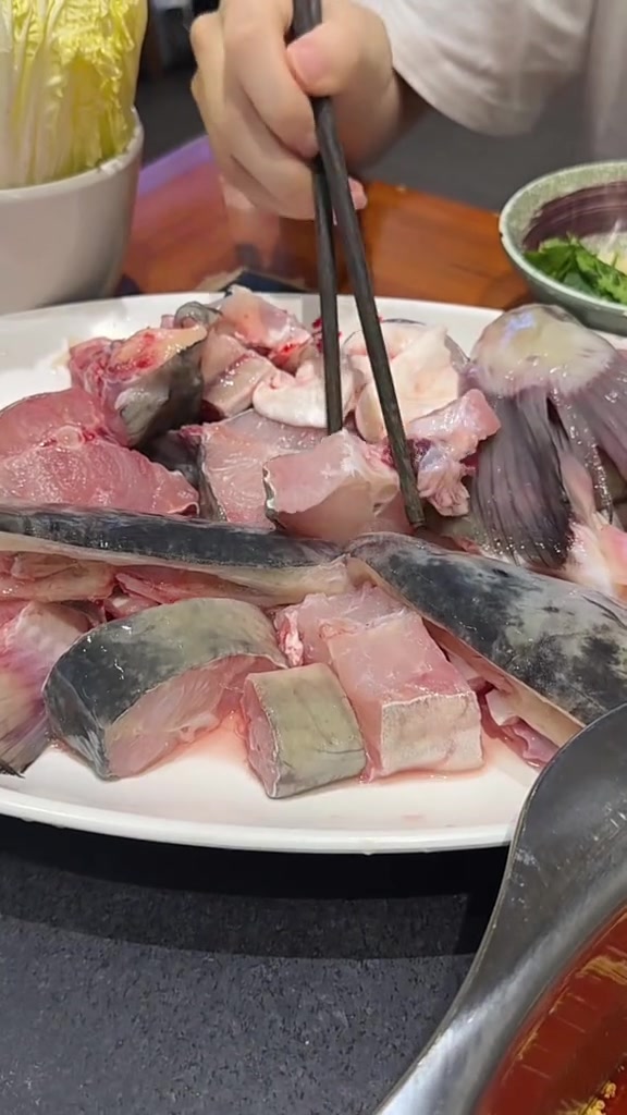宜昌的朋友快来告诉我肥鱼为啥叫肥鱼,真的好好吃