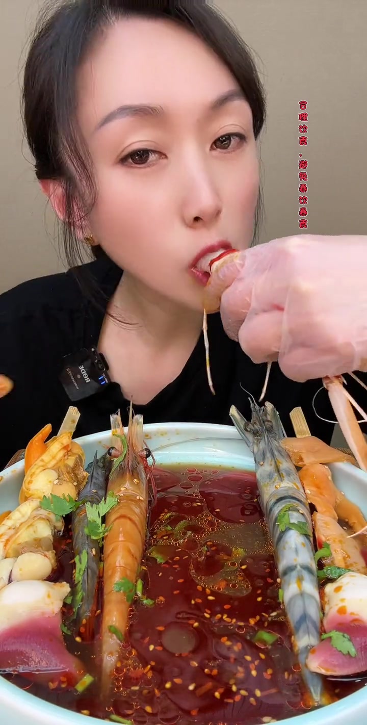 虾拼盘里红龙和红毛虾哪个好吃快来聊聊