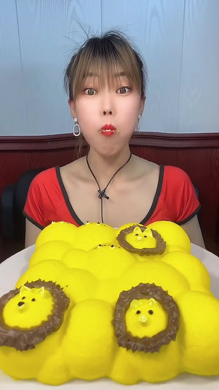 可爱小狮子慕斯蛋糕来咯