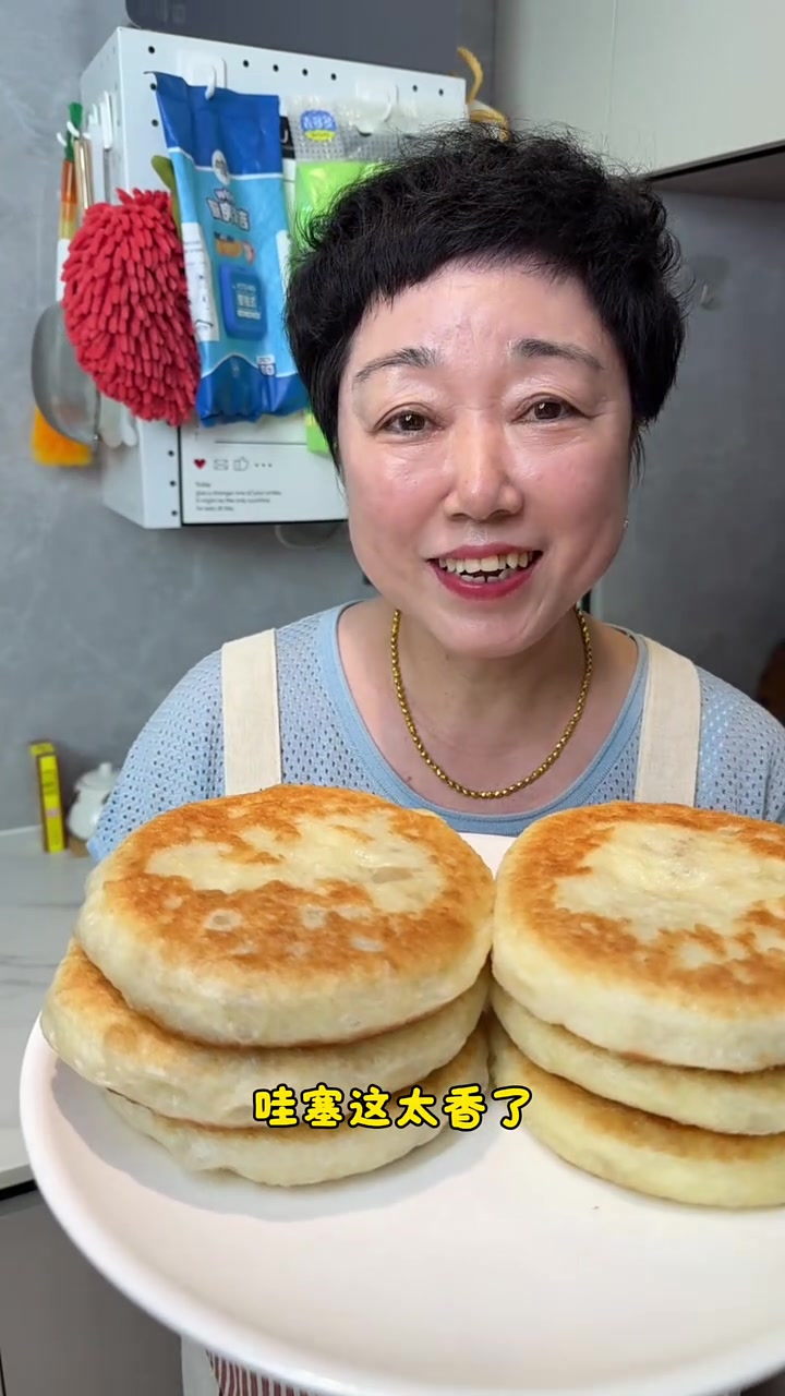 发面肉饼的家庭做法分享给大家。吃着蓬松暄软，外酥里软，大人孩子都爱吃