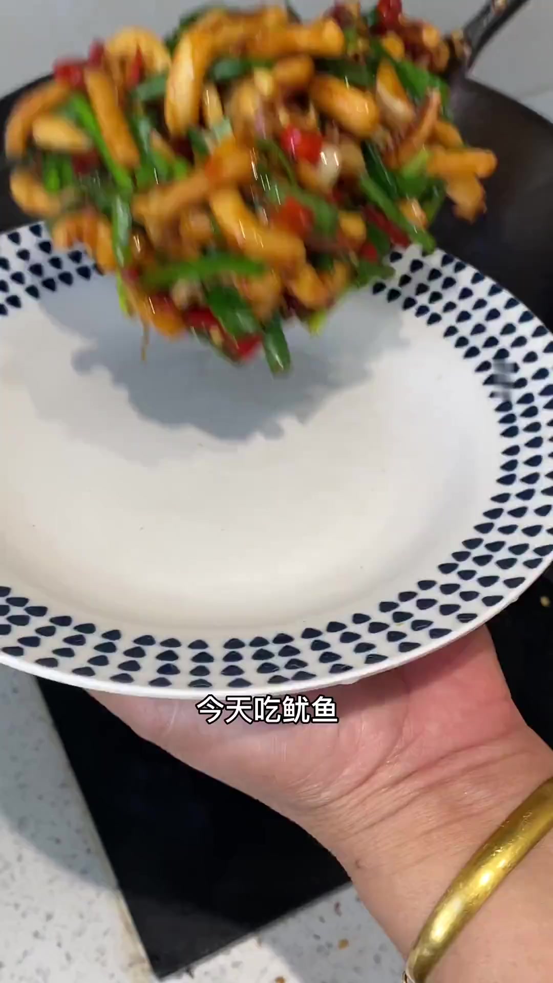 家常爆炒鱿鱼做法,厨房小白也能做出饭店味