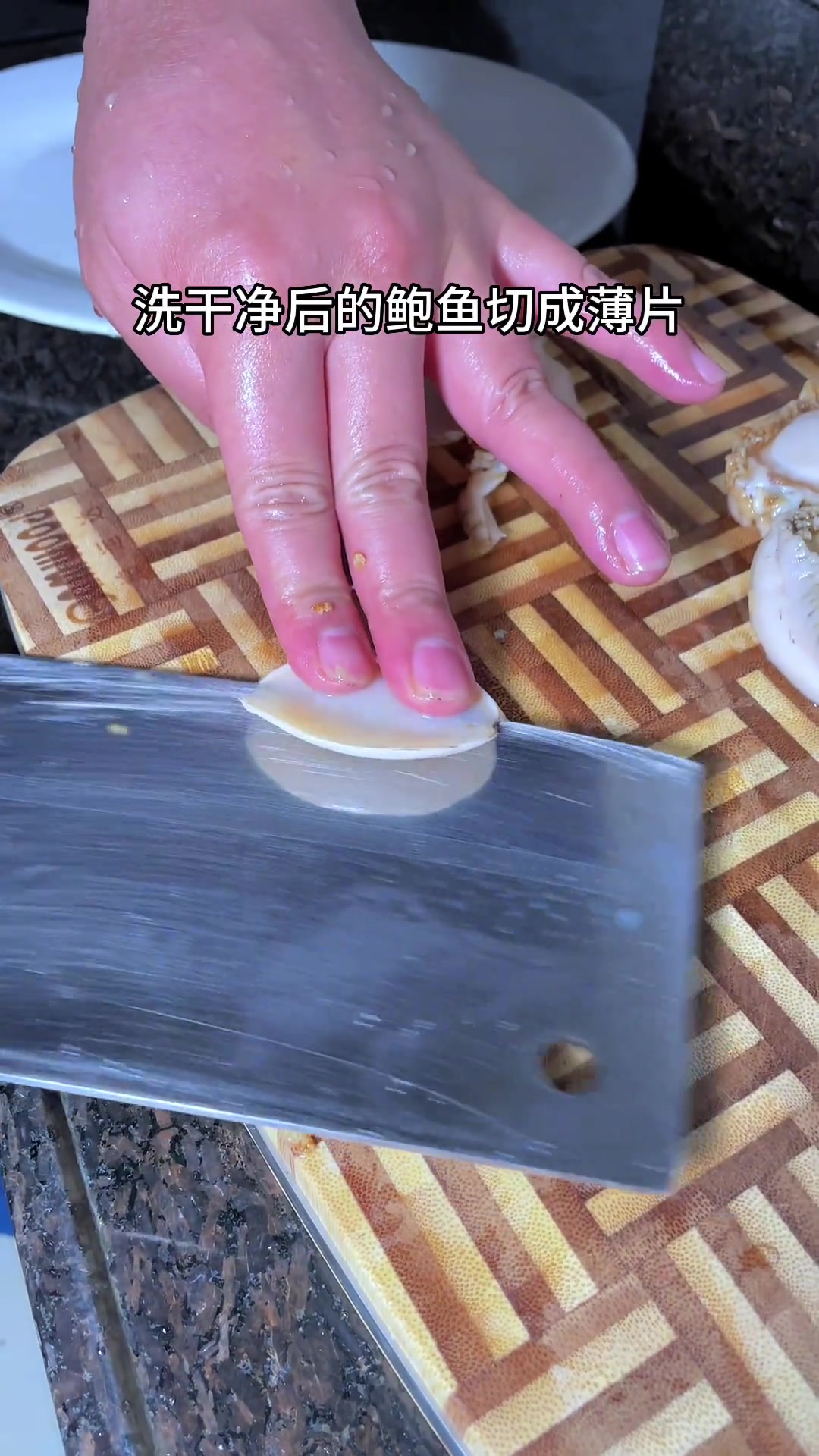 鲍鱼常炖，汤水鲜甜气味好，适合夏季喝！