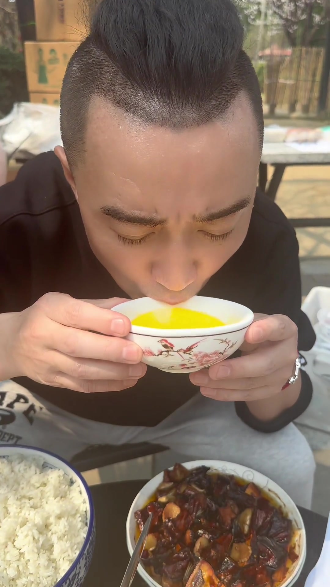 好的老母鸡汤，只放盐，用好水