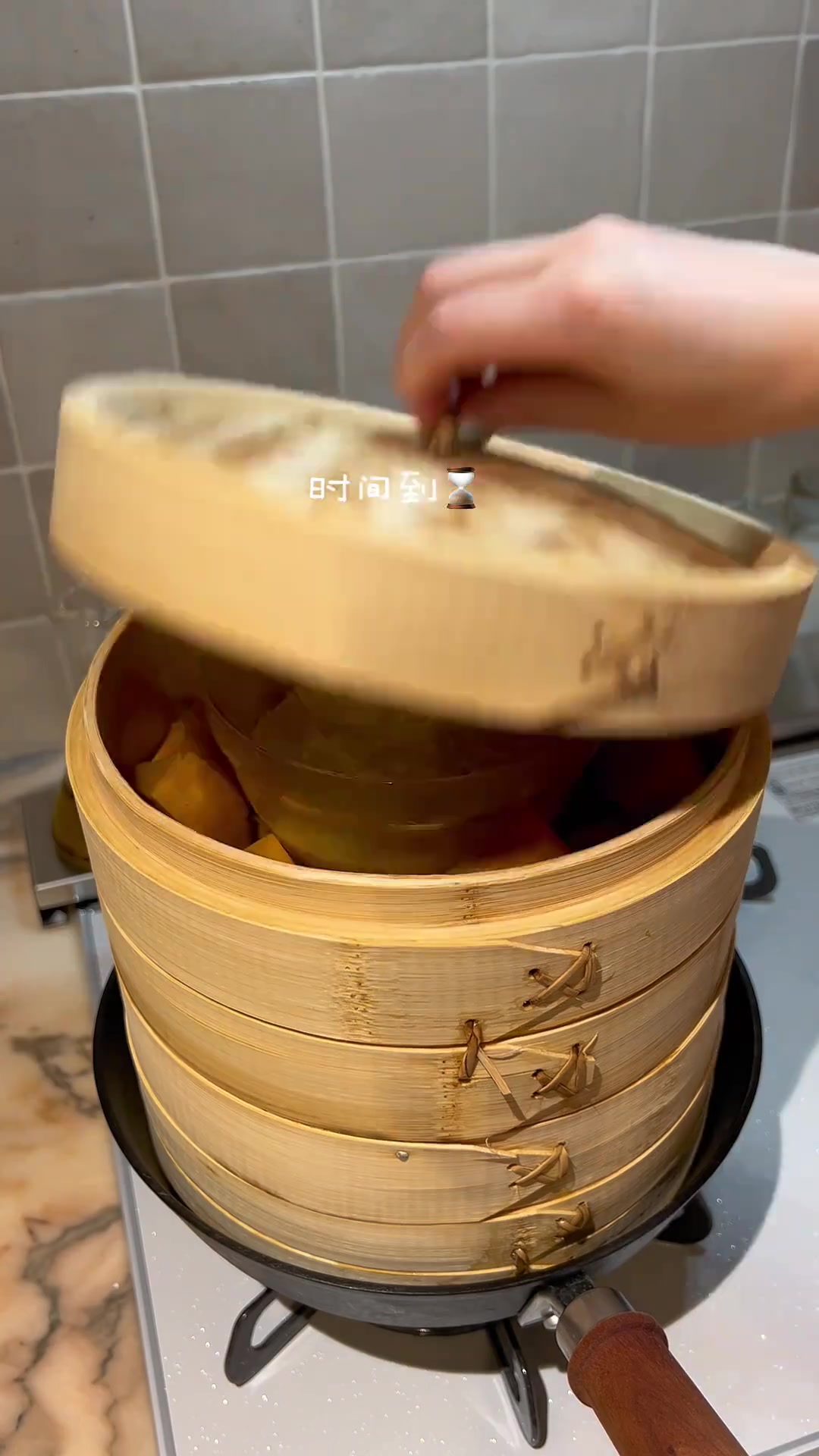 最近有点闲在家复刻西贝黄米凉糕,冰冰凉凉,一口糯叽*:.