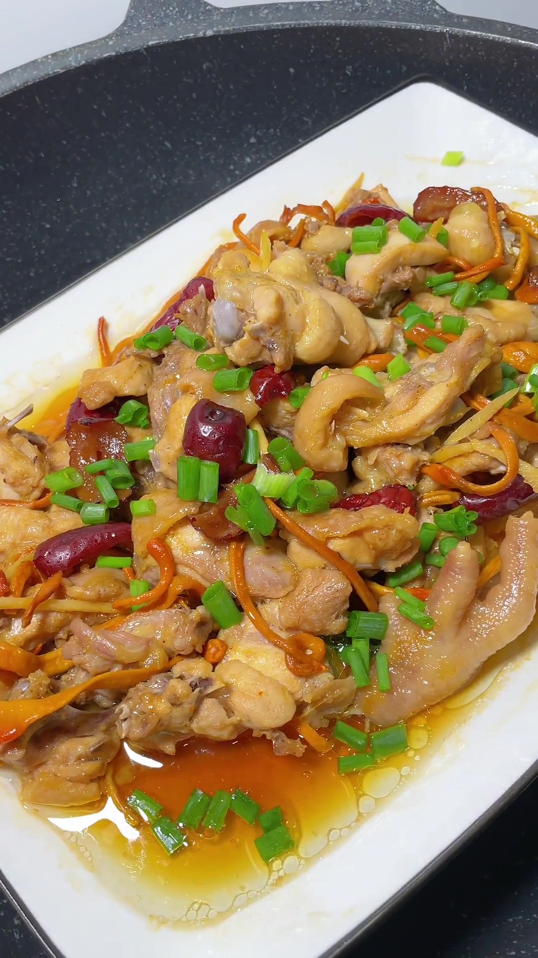 广东家常菜虫草花蒸鸡，鸡肉鲜嫩入味，做法简单又好吃