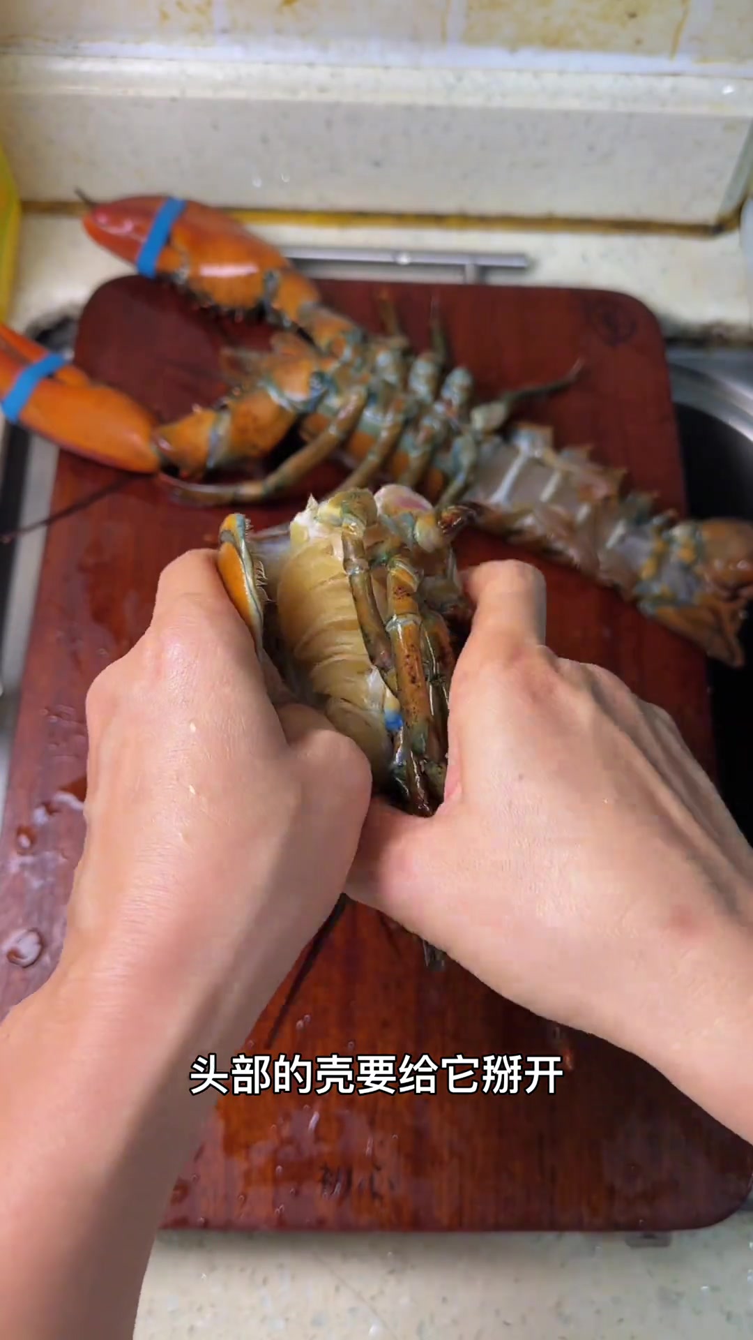 波龙蒜蓉蒸粉丝,这个做法肉质鲜甜,做法又简单