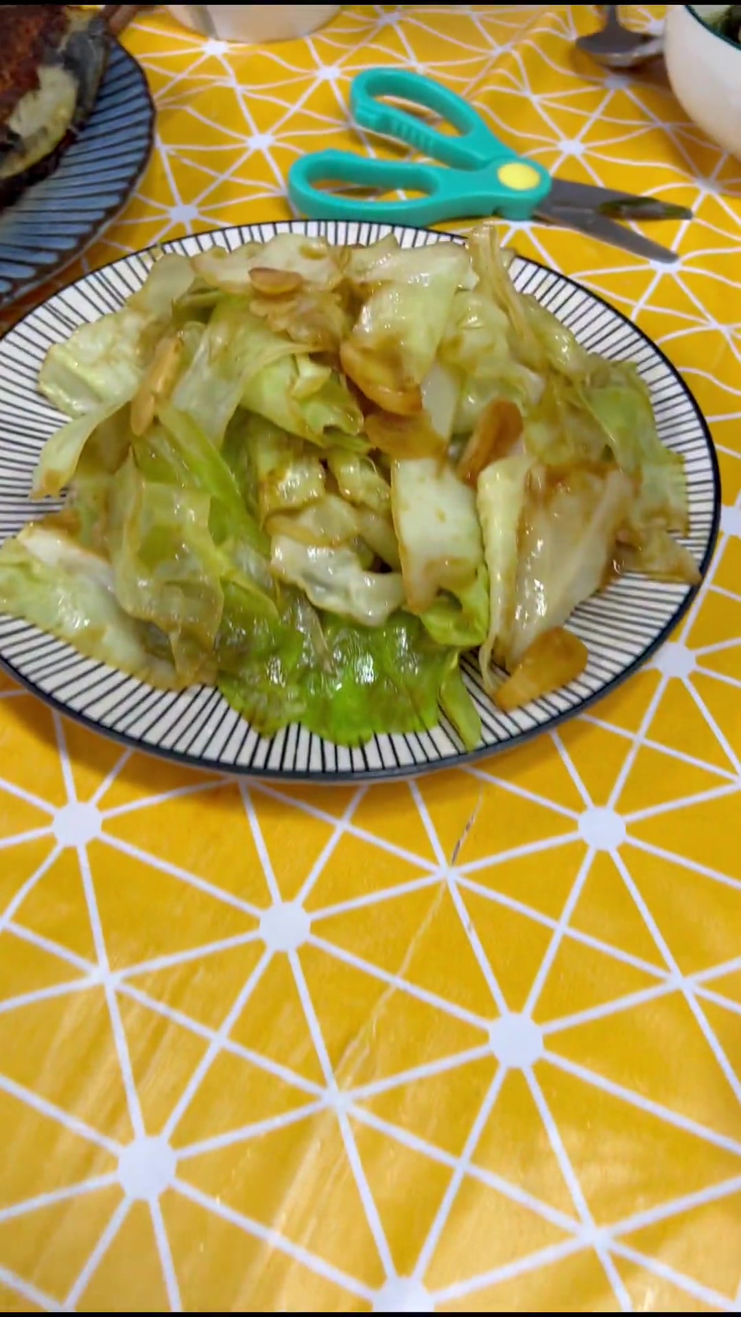 婆婆做的咖喱鱼配海带汤，晚餐很棒