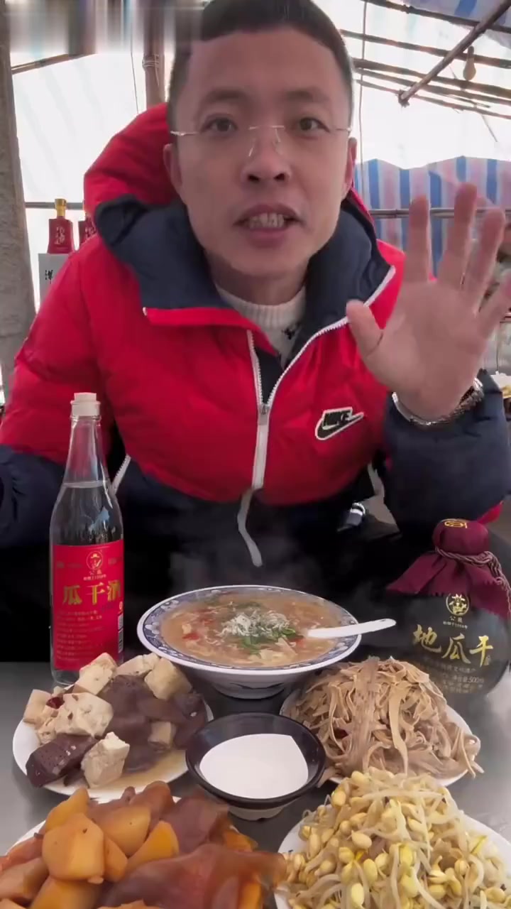 山东济宁大集“10元4菜一汤”，物价真实感人居然还有肉！
