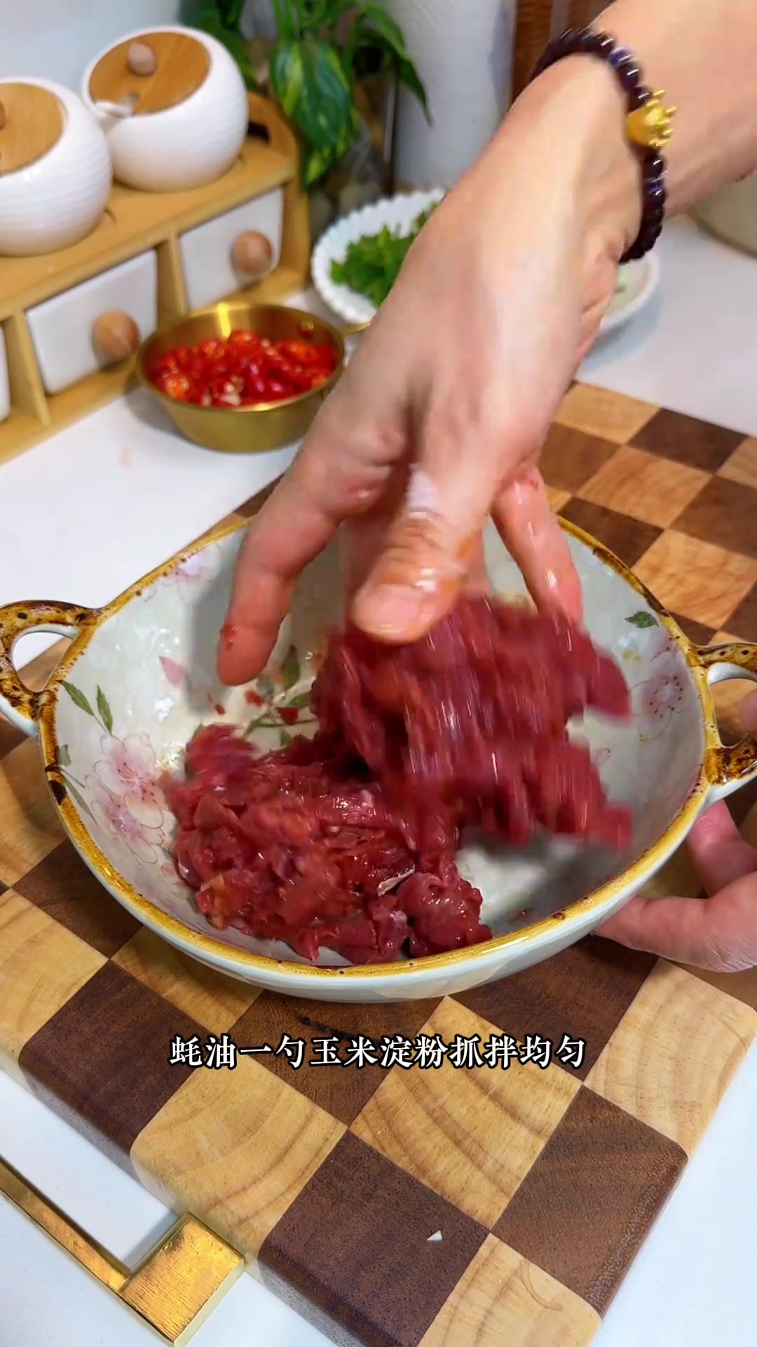 这样做的泡椒牛肉，又嫩又下饭，超级开胃