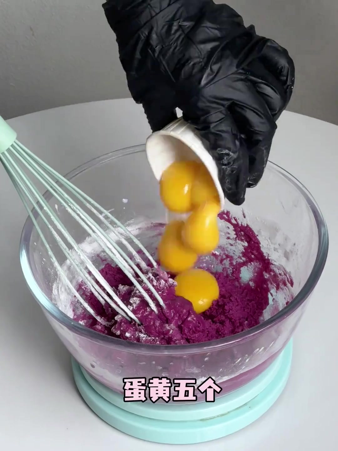 今天分享做紫薯戚风胚,不氧化不变色,依然保持淡紫色的小秘密