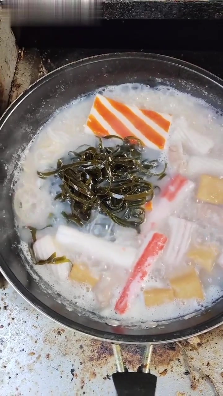 一天饮食分享！饼夹物超赞鱼粉丸子海带也美味