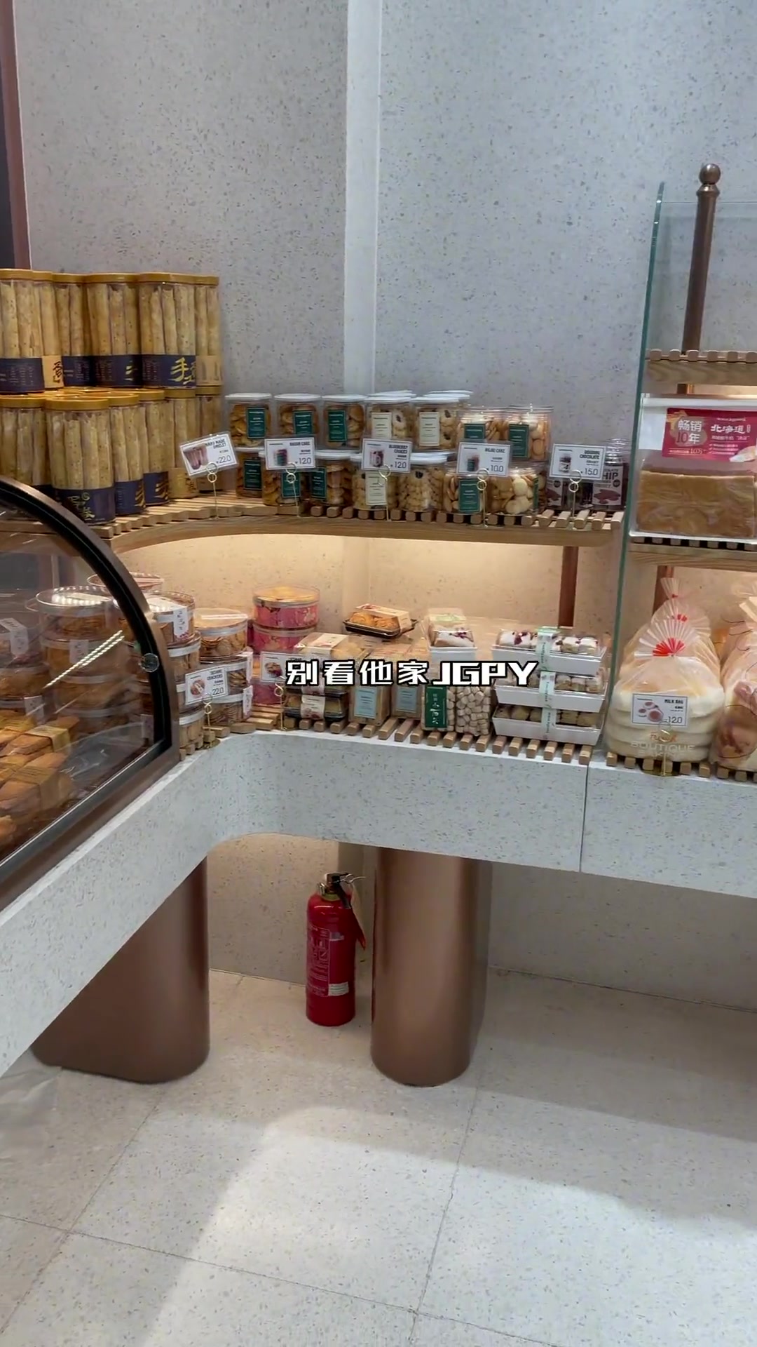 聚香园双层草莓奶油蛋糕,可劲薅!