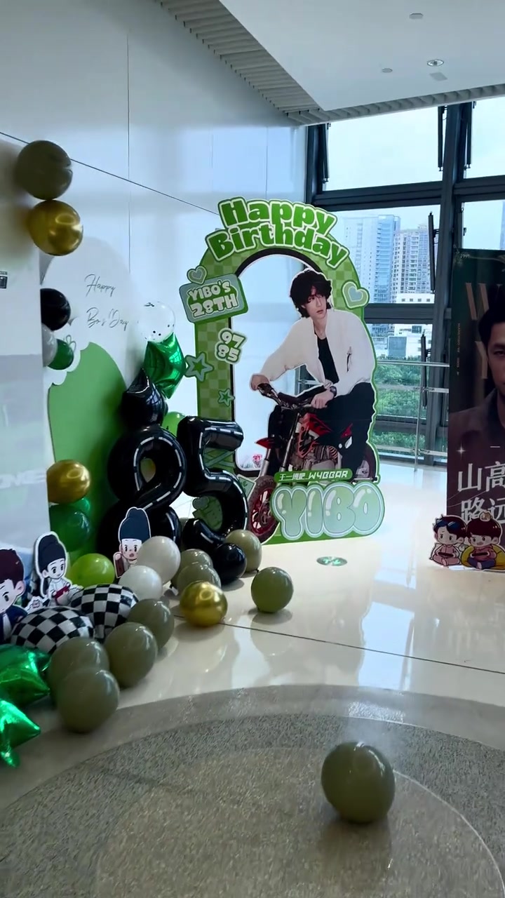 王一博生日蛋糕比赛，广州这个摆台能拿全国第一名吧？视频cr：广州摩托姐姐