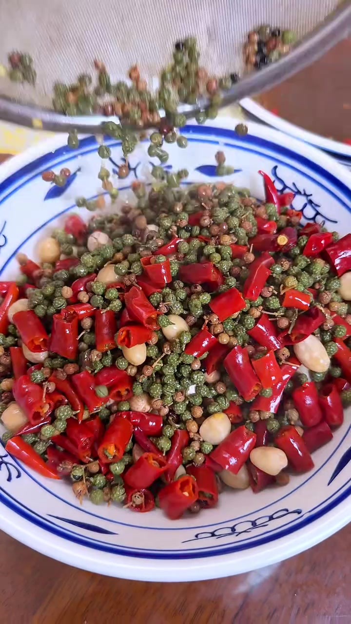 想吃麻椒鸡自己在家做，又麻又辣还入味，做法太简单啦