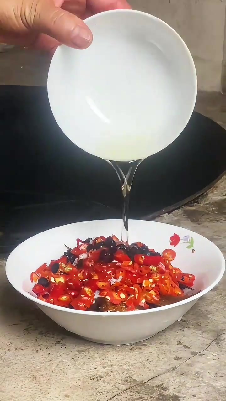 浏阳河河鱼火焙鱼！鲜香醇厚辣椒拌米饭，奶奶吃了一辈子的乡愁味！