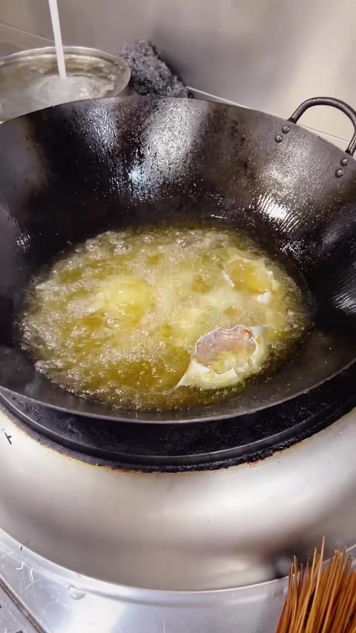 今天分享一款咖喱蟹教程。详细观看视频