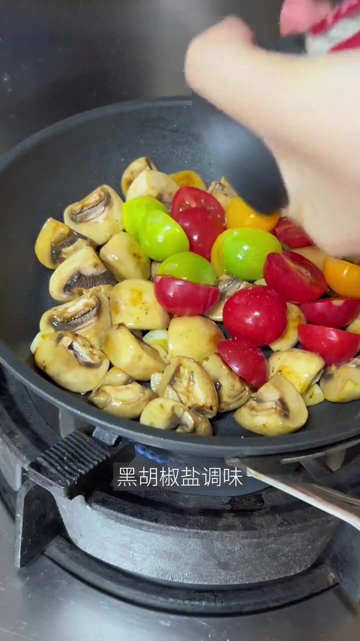 蒜香口蘑牛肉三明治