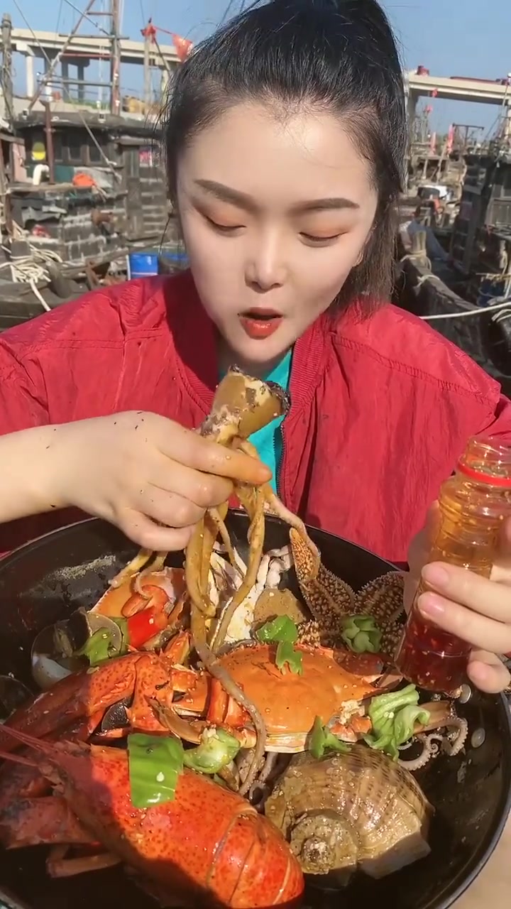 八爪鱼背着我烫新发型