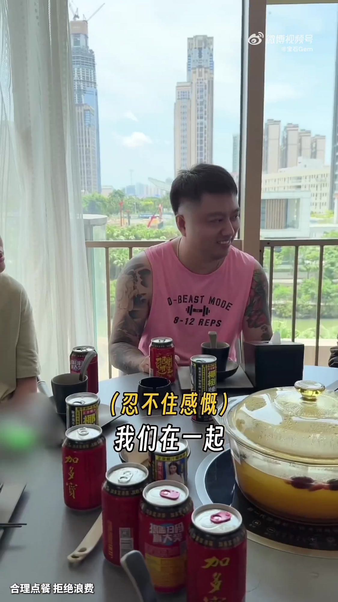 在这家香喷喷的生蚝鸡火锅店沾沾喜气