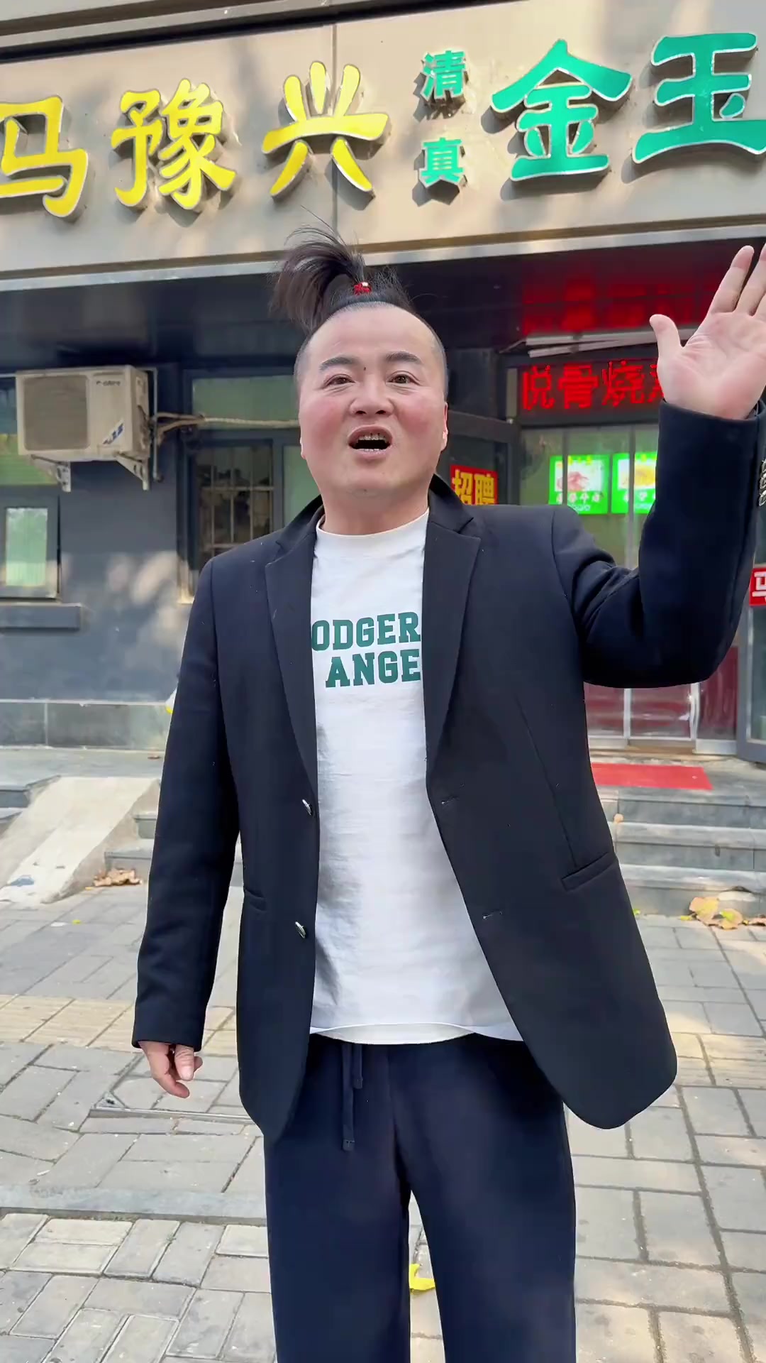 来到开封，定要尝尝正宗桶子鸡
