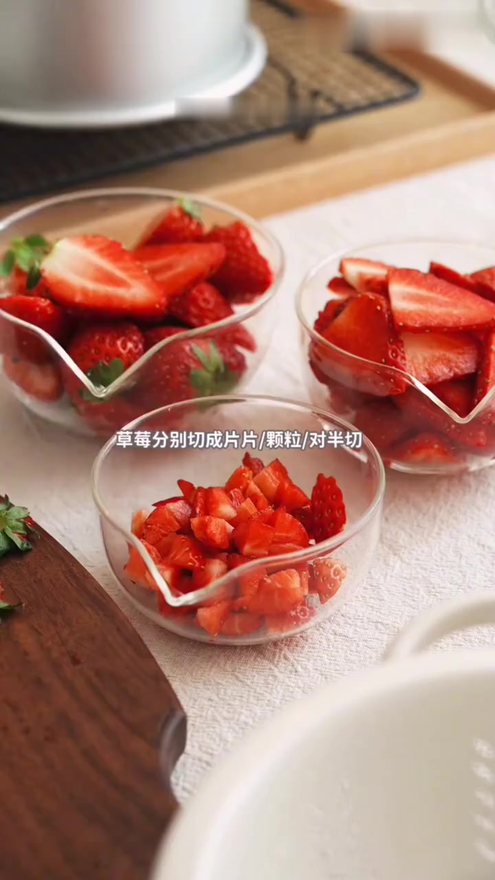 冬日甜品｜红丝绒草莓蛋糕~