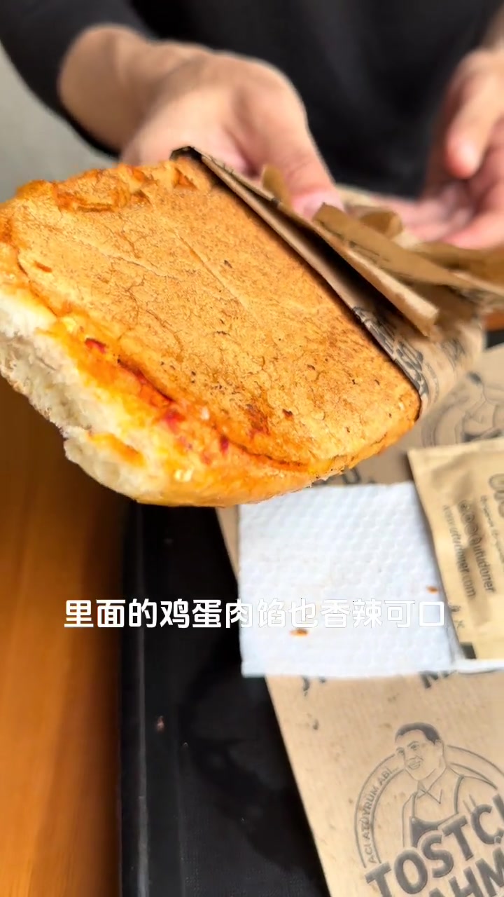 土耳其肉夹馍：牛肉鸡蛋奶酪夹进大面包