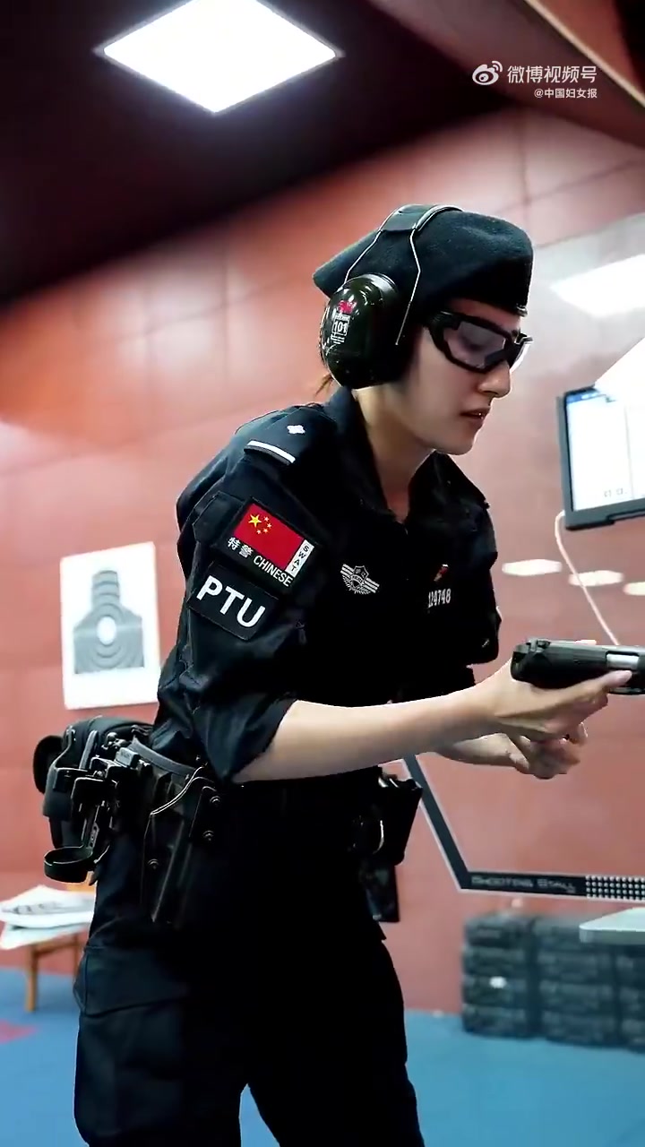 「太酷了！女警枪法惊艳弹无虚发」应炜敏是浙江省宁波市公安局海曙区分局望春派出所民警。她展示