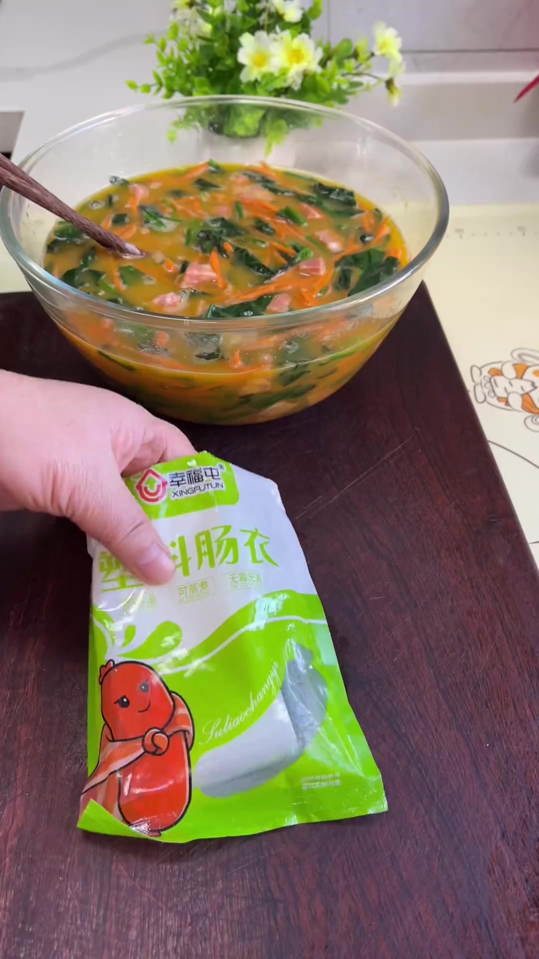 蔬菜鸡蛋肠鸡蛋新吃法，灌成蔬菜鸡蛋肠，既营养又美味