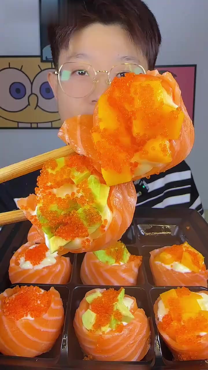 三文鱼寿司棒棒糖美乃滋搭配芒果超绝