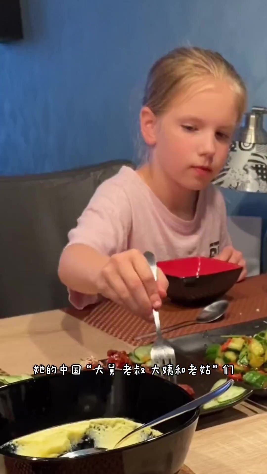 教荷兰10岁小苏菲包饺子，且听我慢慢讲……