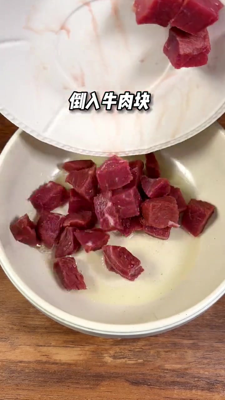 家里有孩子的可以多做这道罗宋汤,特别后开始寒冷了,这个汤香浓酸甜