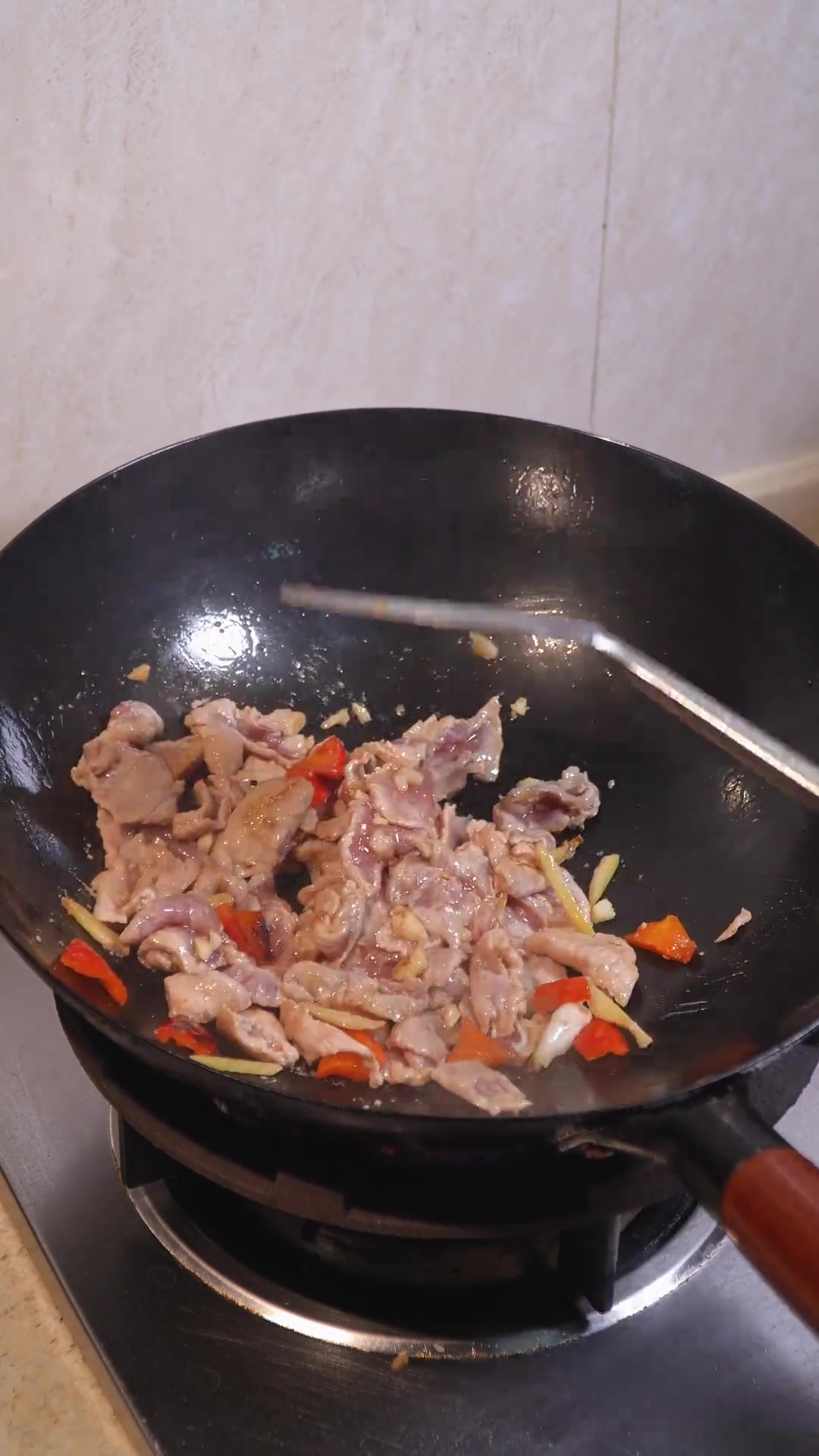解锁家常菜100道简单炒菜草菇炒肉片