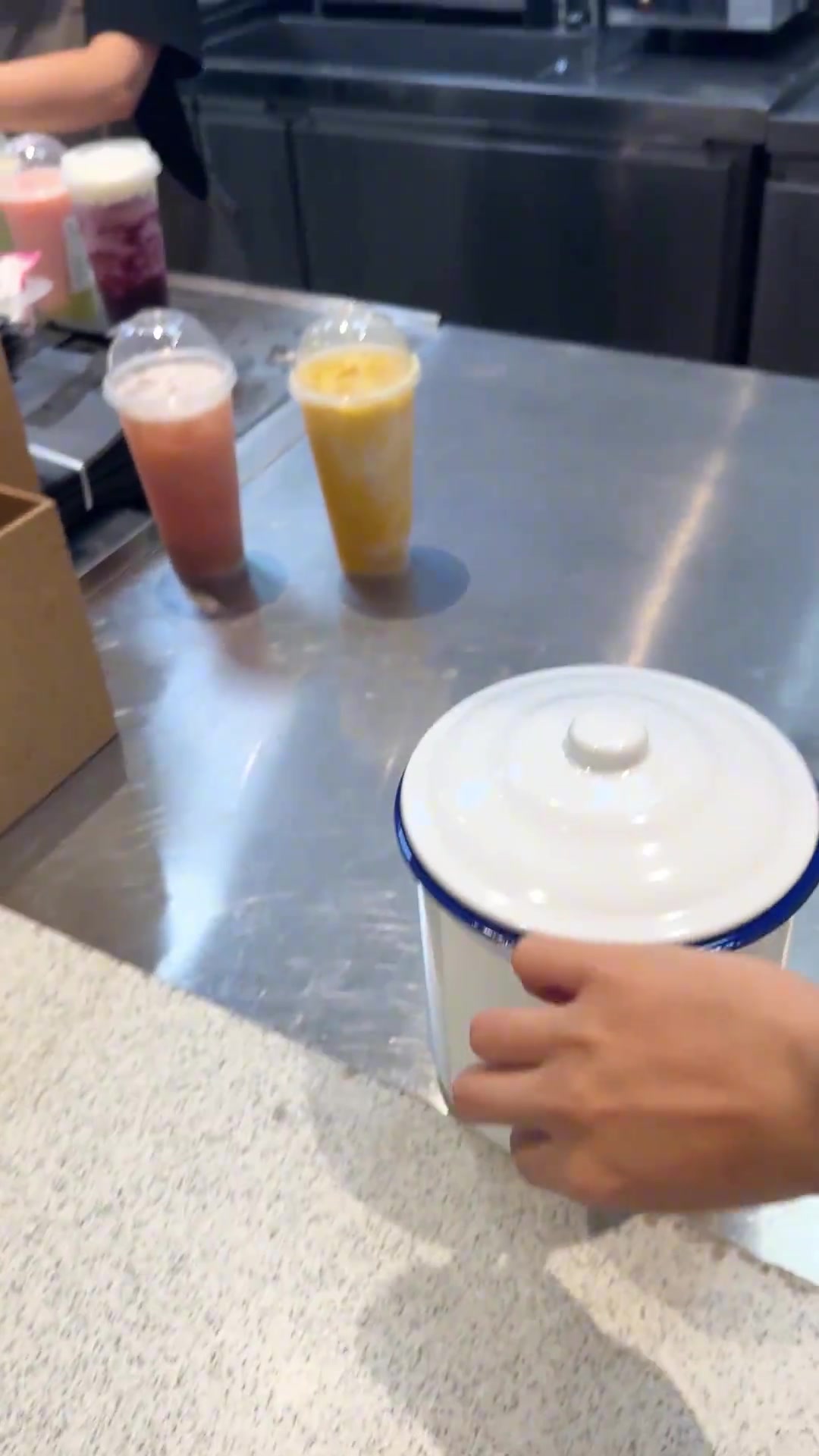 我喝奶茶从来都是自带杯子,奶茶这么装才好喝