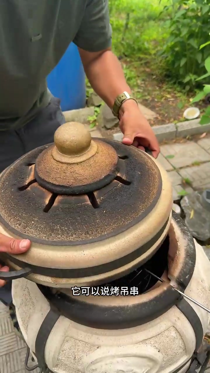 今天咱们一起参观俄罗斯的农村家庭.吃一顿他们的家常便饭！