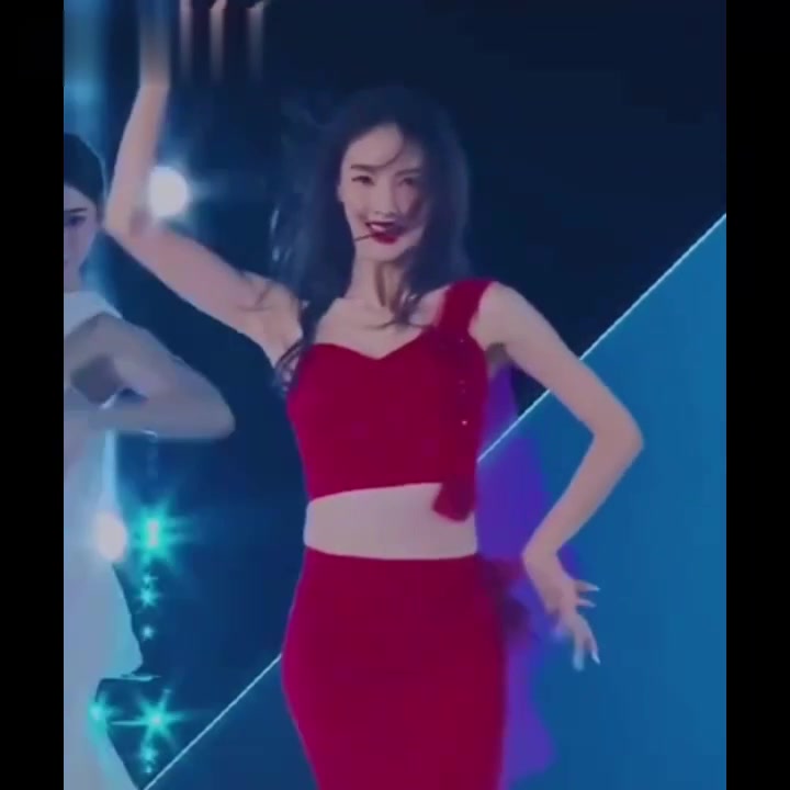 女明星的肌肉线条,要怎样的自律才能练成这样啊