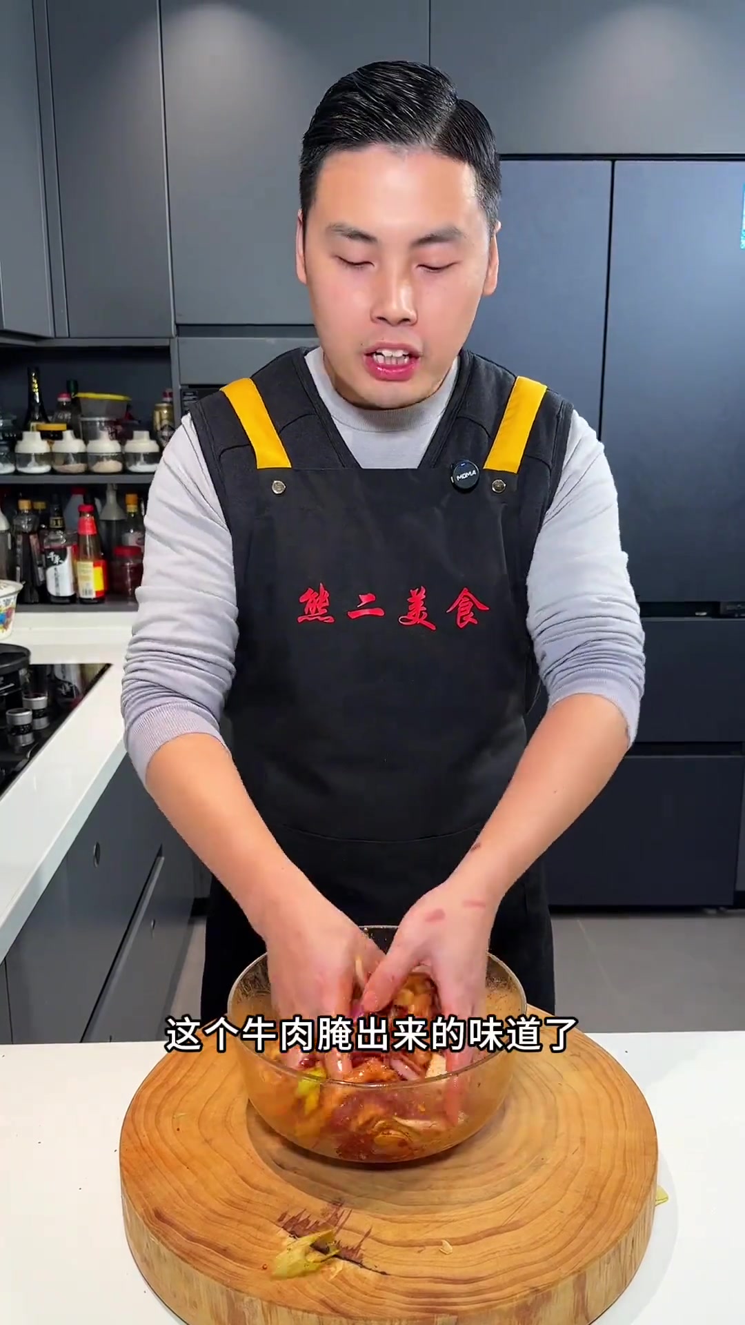 周末一家人烤肉又到周末啦，带上媳妇孩子去菜市场买菜，整一大桌一家人太开心啦